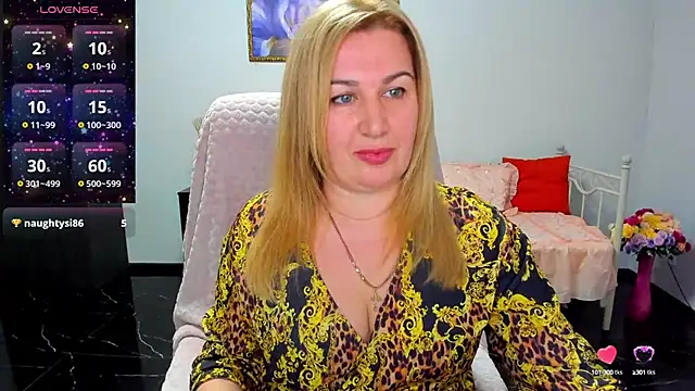 Lili Crossi online show from 10, 3, 2025