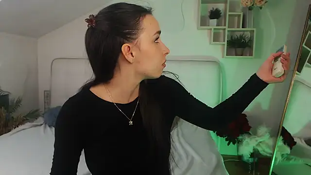 AuroraAksnesss online show from 11, 3, 2025