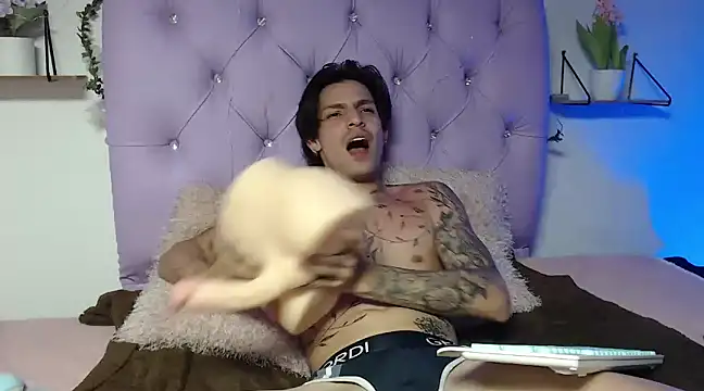 Snapshot of Apolo_Hidalgo01 chatting on 18, 2, 2025 Apolo Hidalgo01 online show from 18, 2, 2025