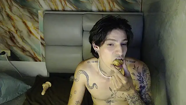 Snapshot of Apolo_Hidalgo01 chatting on 12, 10, 2025 Apolo Hidalgo01 online show from 12, 10, 2025