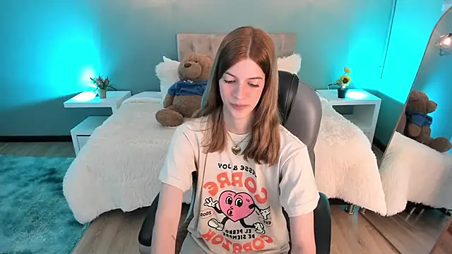 Nora Vennucci online show from 10, 10, 2025