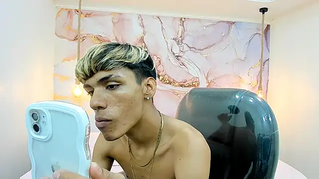 Snapshot of StrawwBoys chatting on 27, 1, 2025 StrawwBoys online show from 27, 1, 2025