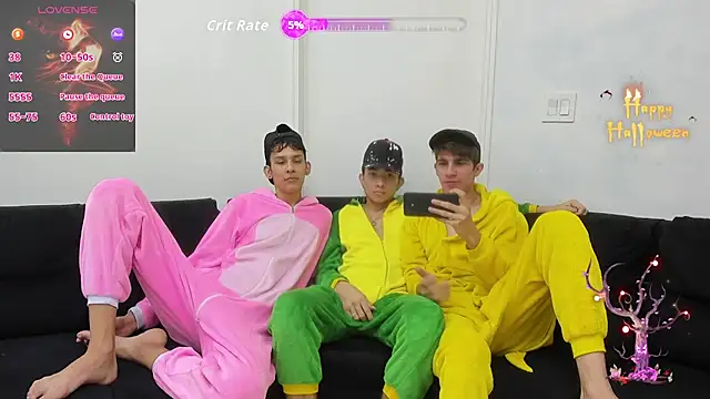 Snapshot of StrawwBoys chatting on 17, 10, 2025 StrawwBoys online show from 17, 10, 2025