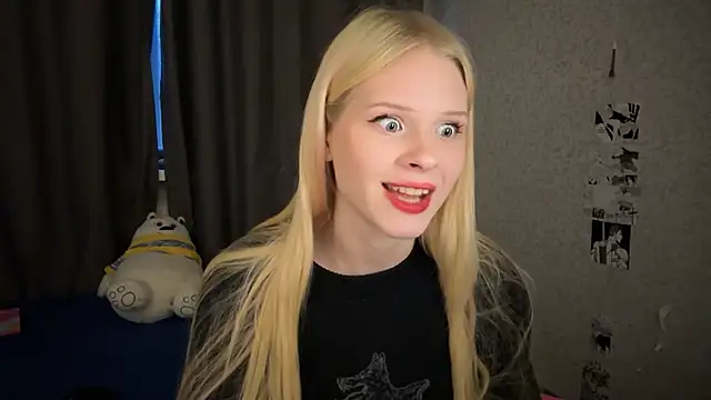 Snapshot of lisa_barbie chatting on 8, 1, 2025 lisa barbie online show from 8, 1, 2025