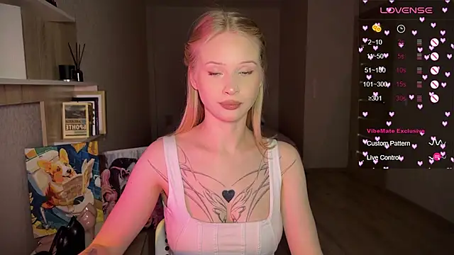 Snapshot of lisa_barbie chatting on 11, 10, 2025 lisa barbie online show from 11, 10, 2025