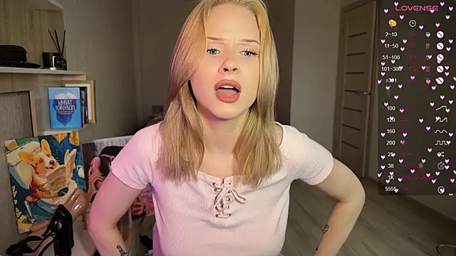 Snapshot of lisa_barbie chatting on 22, 10, 2025 lisa barbie online show from 22, 10, 2025