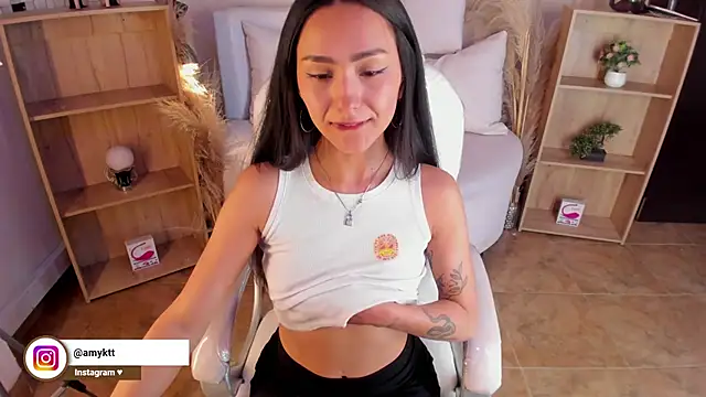 Amy Kiitty  online show from 18, 12, 2024