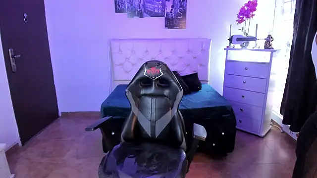 Amy Kiitty  online show from 9, 10, 2025