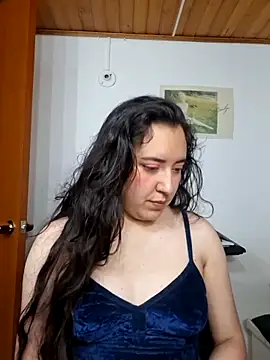 Emi chik online show from 3, 3, 2026