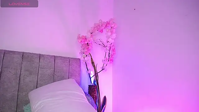 Sweet hot mia online show from 20, 7, 2026