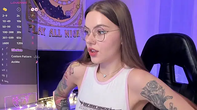 Marta May  online show from 28, 1, 2025