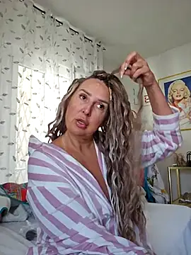 Snapshot of MariaRichi_ chatting on 3, 10, 2025 MariaRichi  online show from 3, 10, 2025