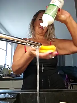 Snapshot of MariaRichi_ chatting on 12, 10, 2025 MariaRichi  online show from 12, 10, 2025