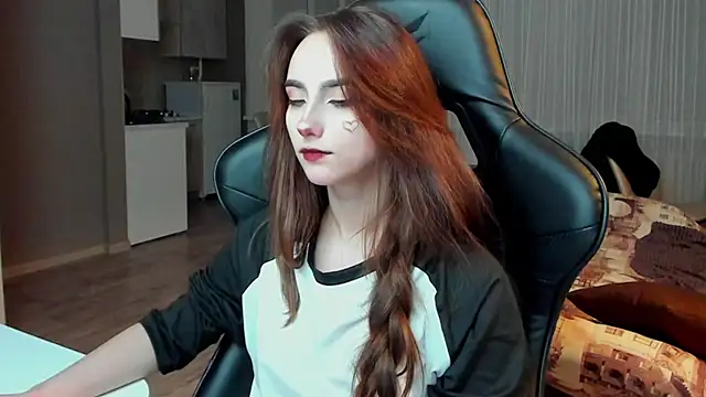 Snapshot of SilverDream chatting on 19, 2, 2025 SilverDream online show from 19, 2, 2025