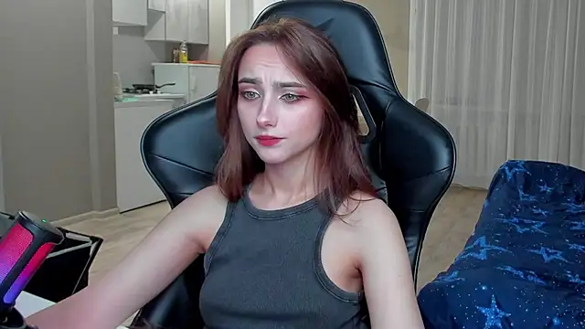 Snapshot of SilverDream chatting on 28, 9, 2025 SilverDream online show from 28, 9, 2025