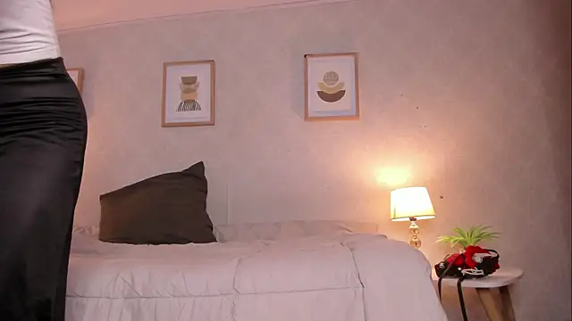 Caroline dh online show from 21, 7, 2026