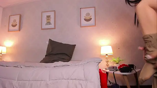 Caroline dh online show from 23, 7, 2026