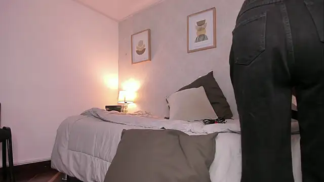 Caroline dh online show from 5, 8, 2026