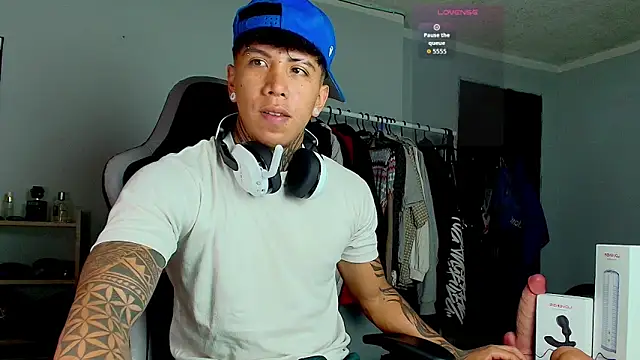 Nickhot0609 online show from 3, 10, 2025