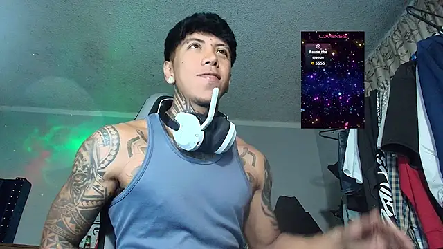 Nickhot0609 online show from 28, 11, 2025