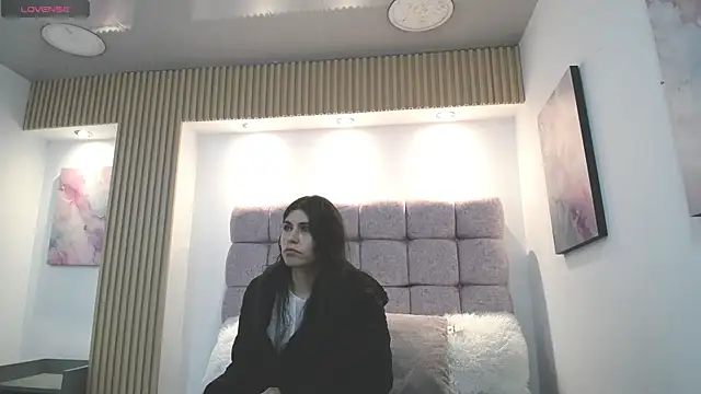 Snapshot of Melodi_Roux chatting on 2, 7, 2026 Melodi Roux online show from 2, 7, 2026