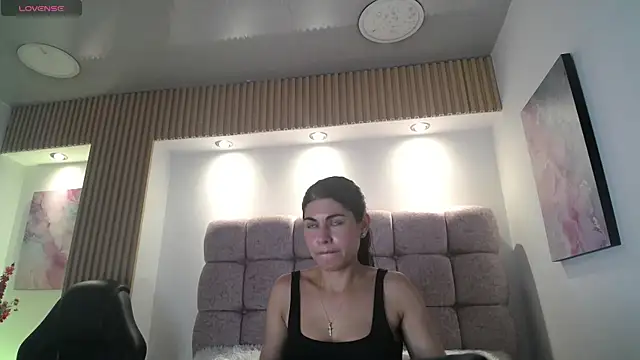 Snapshot of Melodi_Roux chatting on 31, 7, 2026 Melodi Roux online show from 31, 7, 2026