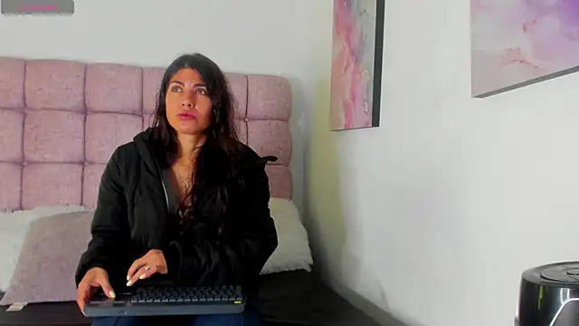 Snapshot of Melodi_Roux chatting on 2, 8, 2026 Melodi Roux online show from 2, 8, 2026