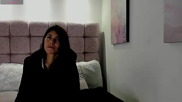 Snapshot of Melodi_Roux chatting on 7, 8, 2026 Melodi Roux online show from 7, 8, 2026