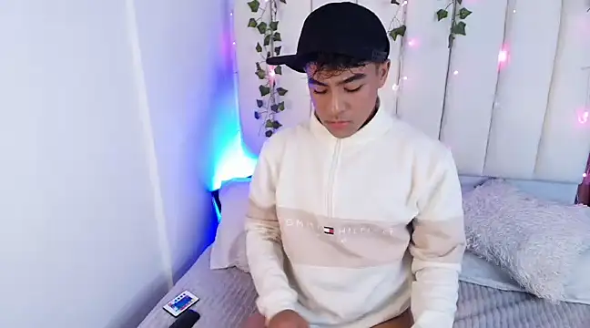 kiing azahell online show from 4, 1, 2025