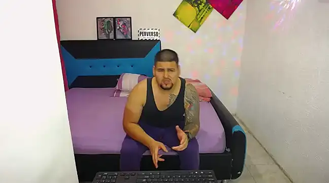 pitbullveryhot online show from 11, 3, 2025