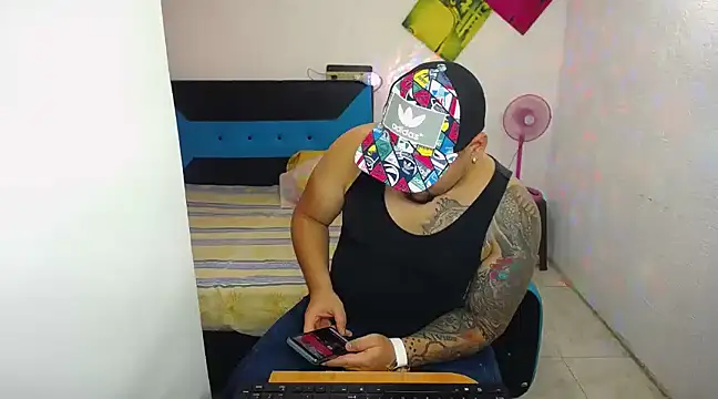 pitbullveryhot online show from 13, 3, 2025