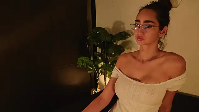 Scarlett grand online show from 11, 2, 2026