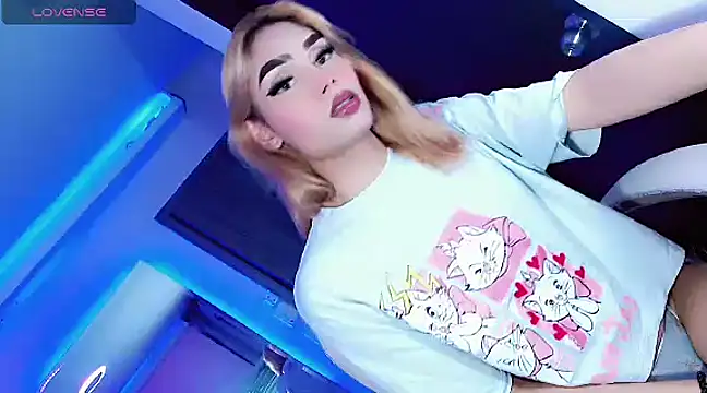 Snapshot of Hallyhott chatting on 18, 12, 2024 Hallyhott online show from 18, 12, 2024