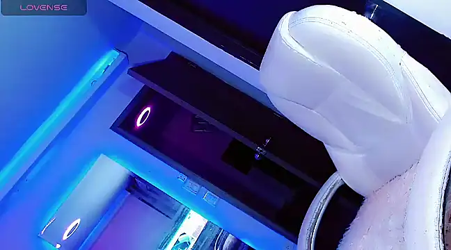 Snapshot of Hallyhott chatting on 18, 12, 2024 Hallyhott online show from 18, 12, 2024