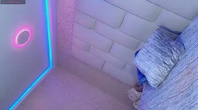 Snapshot of Hallyhott chatting on 26, 2, 2025 Hallyhott online show from 26, 2, 2025