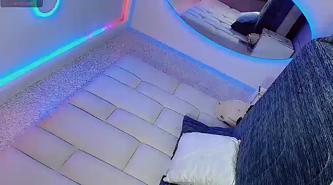 Snapshot of Hallyhott chatting on 3, 3, 2025 Hallyhott online show from 3, 3, 2025