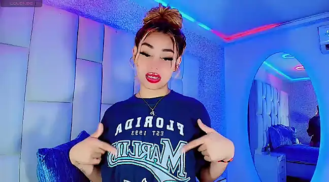 Snapshot of Hallyhott chatting on 10, 3, 2025 Hallyhott online show from 10, 3, 2025