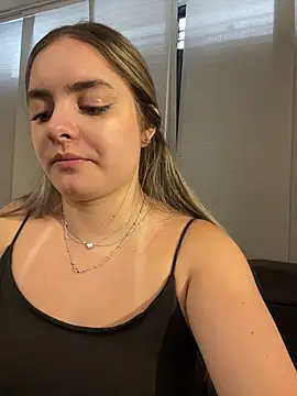 imlindapink online show from 10, 10, 2025