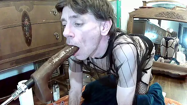 MaxJr8008 online show from 3, 10, 2025