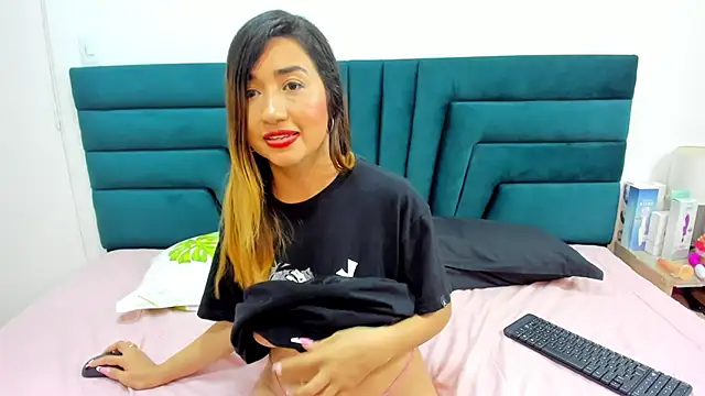 LisaWhite  online show from 4, 3, 2025