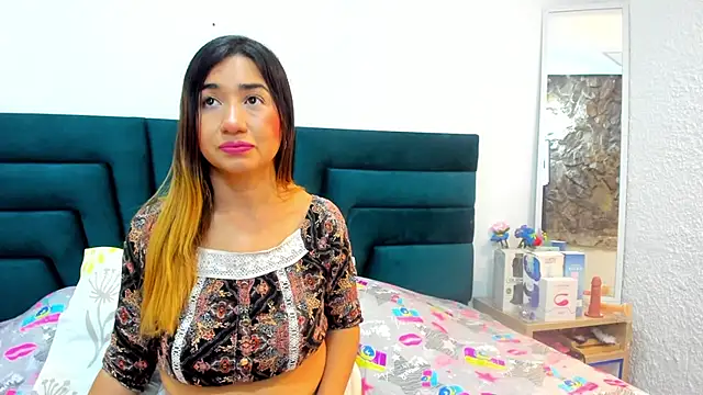 LisaWhite  online show from 13, 3, 2025