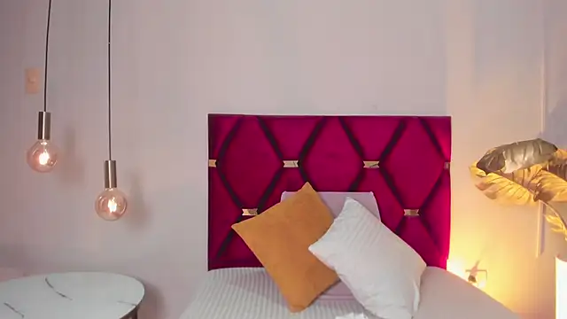 LaraGoldd online show from 16, 9, 2025