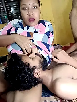 Snapshot of Radhikadavi879 chatting on 11, 1, 2025 Radhikadavi879 online show from 11, 1, 2025