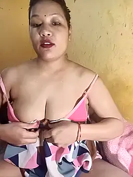 Snapshot of Radhikadavi879 chatting on 12, 1, 2025 Radhikadavi879 online show from 12, 1, 2025