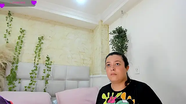 Snapshot of JulietaKane chatting on 26, 6, 2026 JulietaKane online show from 26, 6, 2026