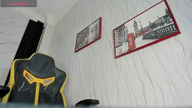 Snapshot of TOWERS21_ chatting on 10, 12, 2024 TOWERS21 online show from 10, 12, 2024