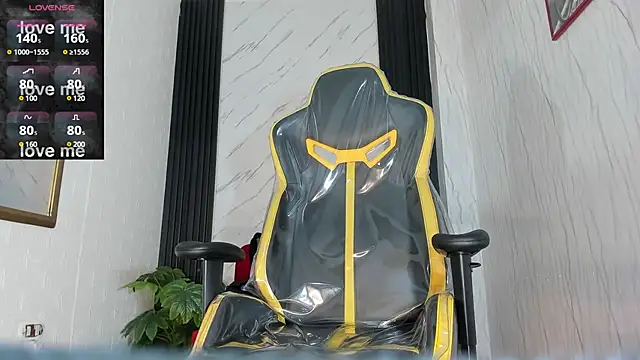 Snapshot of TOWERS21_ chatting on 10, 12, 2024 TOWERS21 online show from 10, 12, 2024