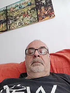 Satiro Sevilla online show from 21, 11, 2025