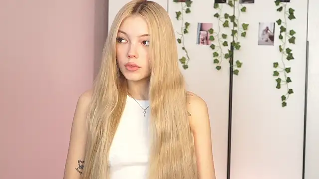 norakisses online show from 30, 4, 2026
