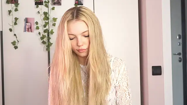 norakisses online show from 13, 5, 2026
